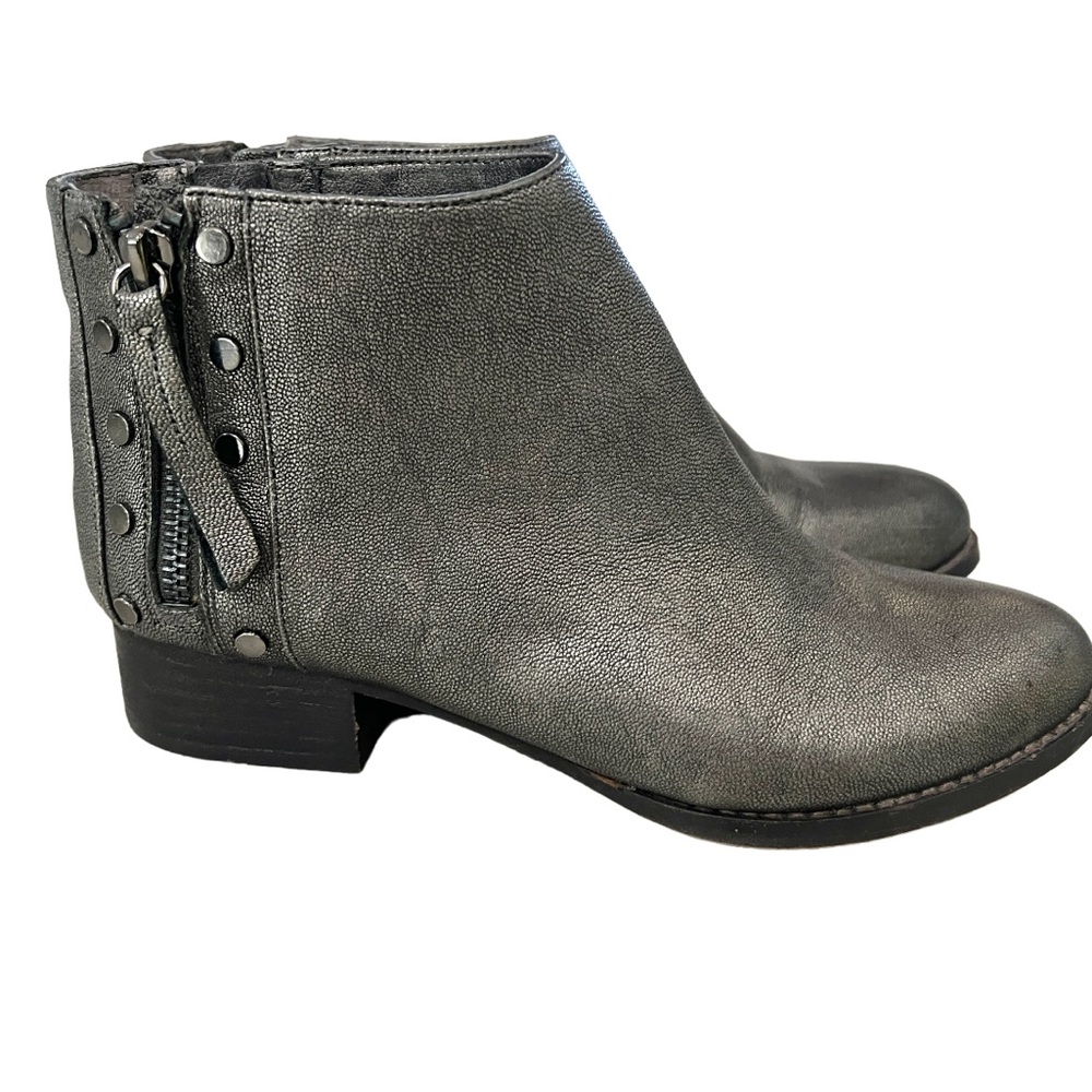 Vince Camuto Catile Pewter Gunmetal Leather Side Zip Ankle Booties Size 6